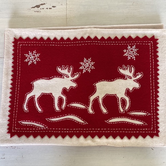 Alpine Moose Red and White Placements Kohl’s Set of 4 - Picture 6 of 6